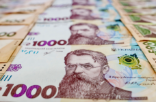 В економічному паспорті українця буде 10 тисяч доларів