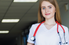 Медикам в освіті можуть суттєво підвищити зарплату