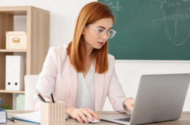 У регіонах триває доставка ноутбуків педагогам