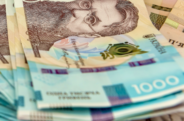 Підлітки зможуть отримувати виплати за вакцинацію