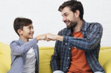 В Україні презентували посібник про безпеку дітей