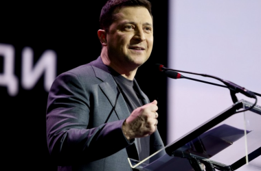 Українці віком від 60 років зможуть отримати смартфон