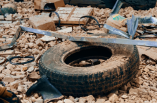 Окупанти обстріляли школу і садок на Луганщині