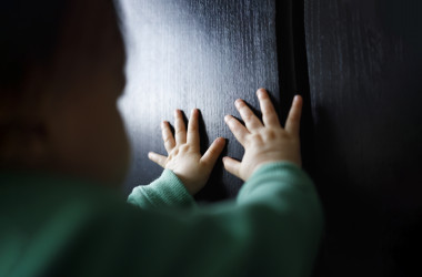 Щохвилини з України виїжджають 55 дітей-біженців