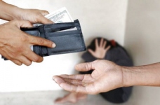 Небезпека потрапляння в ситуацію торгівлі людьми: як запобігти