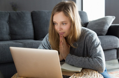 В Україні стартував проєкт психологічної підтримки «Поруч»