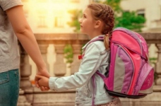 Як дітям з України продовжити навчання за кордоном