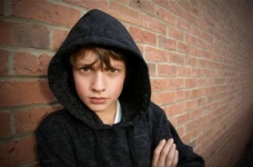 Як підліткам самостійно убезпечити себе під час воєнних дій