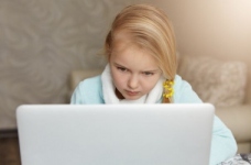 Понад 12 тисяч шкіл в Україні навчають дітей дистанційно