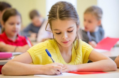 Шкарлет підтримує скасування вивчення російської мови в школах