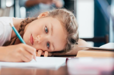 У Маріуполі  влада рф продовжила навчальний рік до 1 вересня