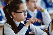 Учителів і учнів зруйнованих шкіл переведуть до інших   