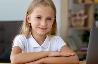 До шкіл вже зарахували 300 тисяч першачків