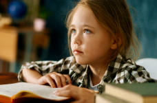 Школи організують онлайн навчання на вимогу батьків