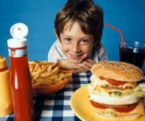 В українських школах заборонять чіпси і газовану воду