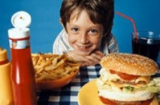 В українських школах заборонять чіпси і газовану воду