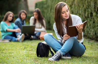 Уряд Чехії пропонує стипендії магістрантам та аспірантам