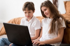 Багатодітні родини в евакуації отримають ноутбуки