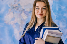 Учителі поступово повертаються в Україну