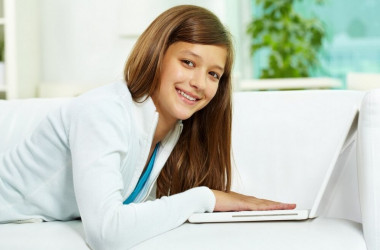 Учнів за кордоном запрошують на українознавчі уроки