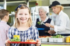 Шкільне харчування адаптують до умов воєнного часу