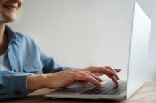 Учителі отримали понад 25 тисяч ноутбуків від Google