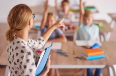 МОН визначить найкращого учителя української мови за кордоном