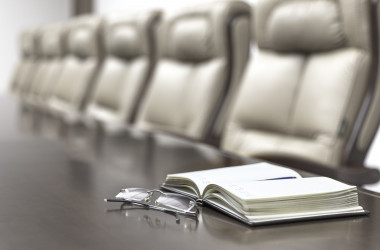 Чи повинен директор УЦОЯО мати досвід роботи у сфері освіти?