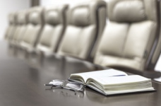 Чи повинен директор УЦОЯО мати досвід роботи у сфері освіти?