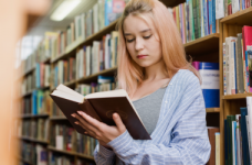 У ВР пропонують зробити іноземну предметом НМТ на вибір