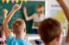 МОН: більшість учнів навчаються очно або змішано