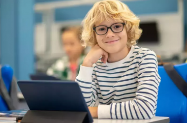 Уряд Кореї передав школярам 6 тисяч планшетів