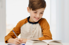 У більшості українських шкіл завершено зимові канікули