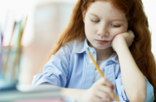 Школи компенсують освітні втрати домашніми завданнями