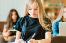 Цьогорічних випускників звільнено від ДПА