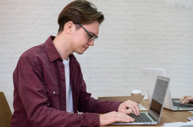 Вступникам за кордоном радять не зволікати з реєстрацією на НМТ