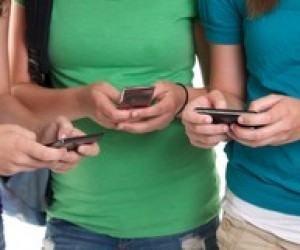 До школи без "мобілок" - вимога чеських вчителів