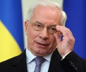 Азаров порадив дітям брати приклад з Януковича та вчити мови