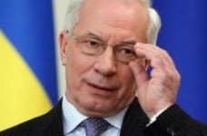 Азаров порадив дітям брати приклад з Януковича та вчити мови