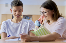 МОН розглядає премії для вчителів за компенсаційні уроки