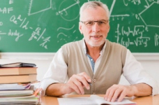 Трудові відносини з учителями, які досягли пенсійного віку