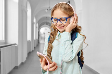 Використання мобільних телефонів у закладах освіти за кордоном