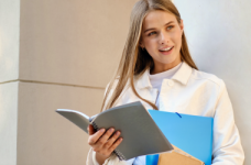 МОН вкотре доручає вишам виконувати мовне законодавство