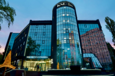 KSE надасть 700 грантів на навчання на своїх програмах