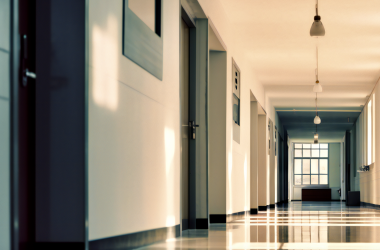 В уряді обіцяють відновлювати школи