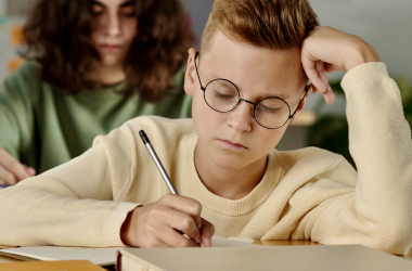 МОН унормує тимчасове переведення учнів до інших шкіл