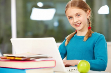 Вірменія передала понад 1000 гаджетів для українських учнів