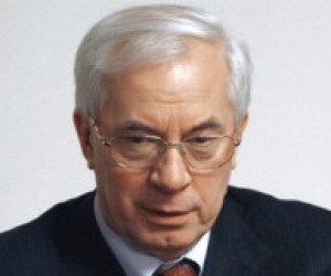 Микола Азаров закликав молодь вивчати іноземні мови