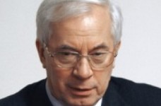 Микола Азаров закликав молодь вивчати іноземні мови