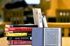 Електронний підручник: легко в торбинці, порожньо в калитці?